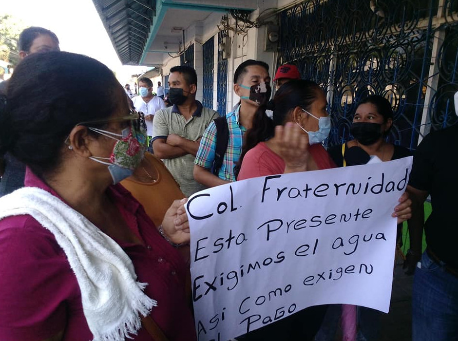 El miércoles 29 de septiembre las oficinas de Aguas de Puerto Cortés amanecieron tomadas por pobladores del sector carretero