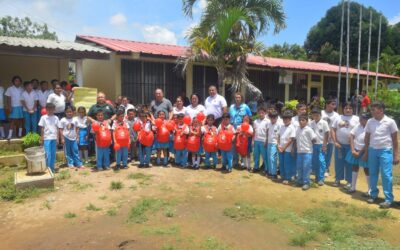 Inversión Educativa en Puerto Cortés: Aulas Tecnológicas y Kits Escolares Marcan el Plan 2026